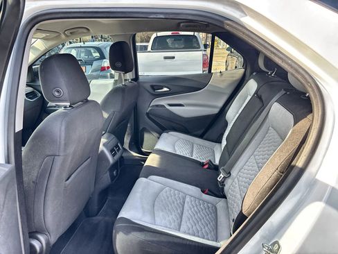 Used 2018 Chevrolet Equinox LS image 23
