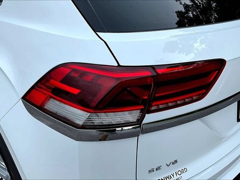 Used 2021 Volkswagen Atlas Cross Sport SE AWD/4WD image 25
