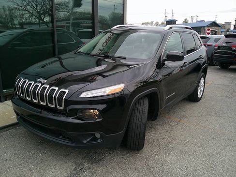 Used 2016 Jeep Cherokee Latitude image 2