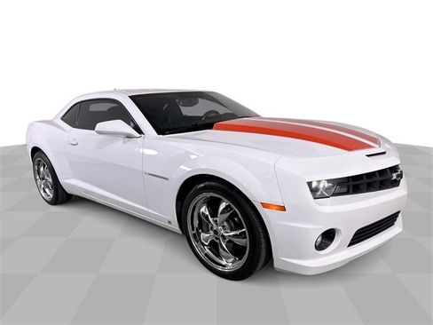 Used 2010 Chevrolet Camaro SS w/ RS Package image 2