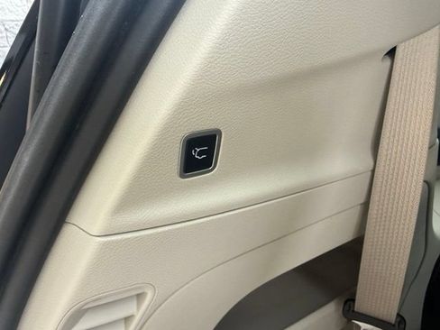 Used 2023 Chrysler Pacifica Touring-L FWD image 26