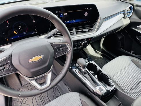 Used 2025 Chevrolet Trax LT w/ Driver Confidence Package image 13