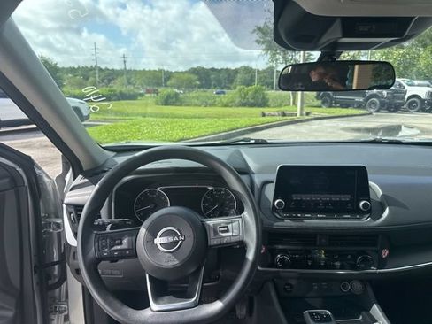 Used 2024 Nissan Rogue S FWD image 12