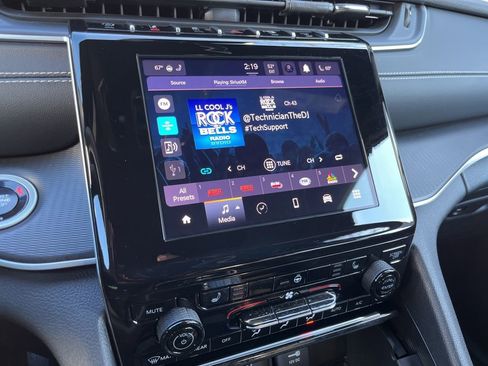 Used 2025 Jeep Grand Cherokee L Altitude image 33