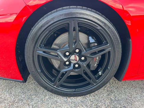 Used 2022 Chevrolet Corvette Stingray Coupe w/ Z51 Performance Package RWD image 13