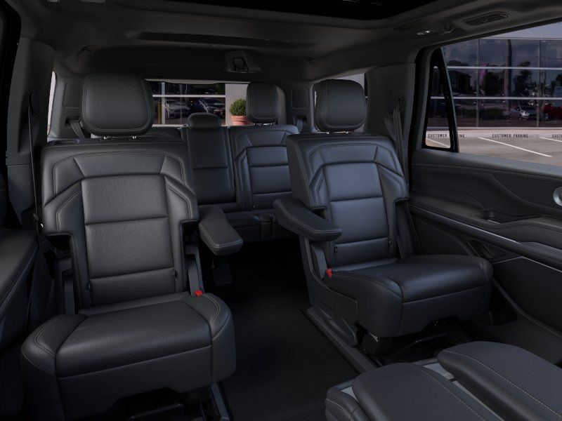 New 2025 Lincoln Navigator Reserve w/ Jet Appearance Package AWD/4WD image 11