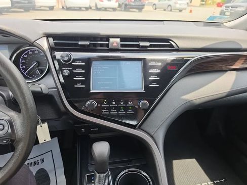 Used 2019 Toyota Camry LE w/ Carpet Mat Package FWD image 17