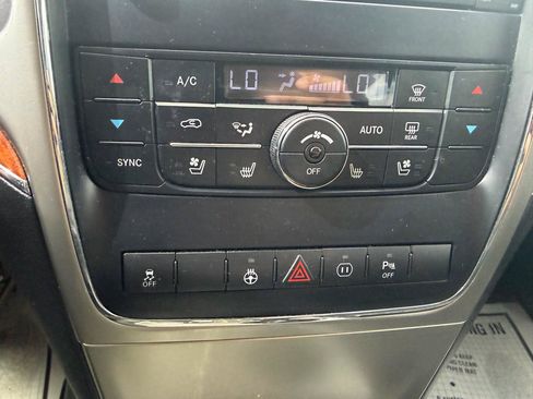 Used 2011 Jeep Grand Cherokee Overland AWD/4WD image 22