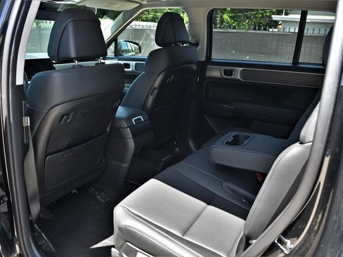 Used 2025 Hyundai Santa Fe SEL FWD image 14