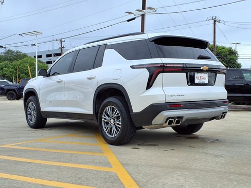 Used 2025 Chevrolet Traverse LT w/ Driver Confidence Package FWD image 7