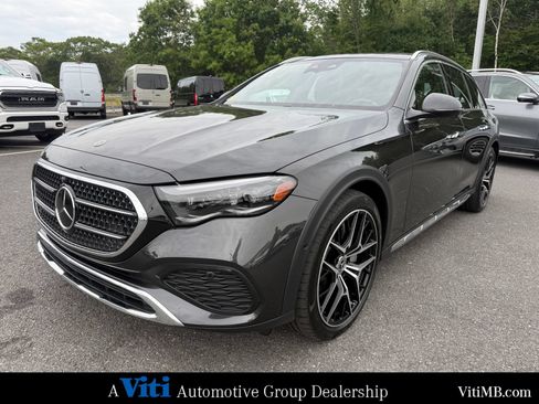 Used 2024 Mercedes-Benz E 450 4MATIC All-Terrain Wagon image 4