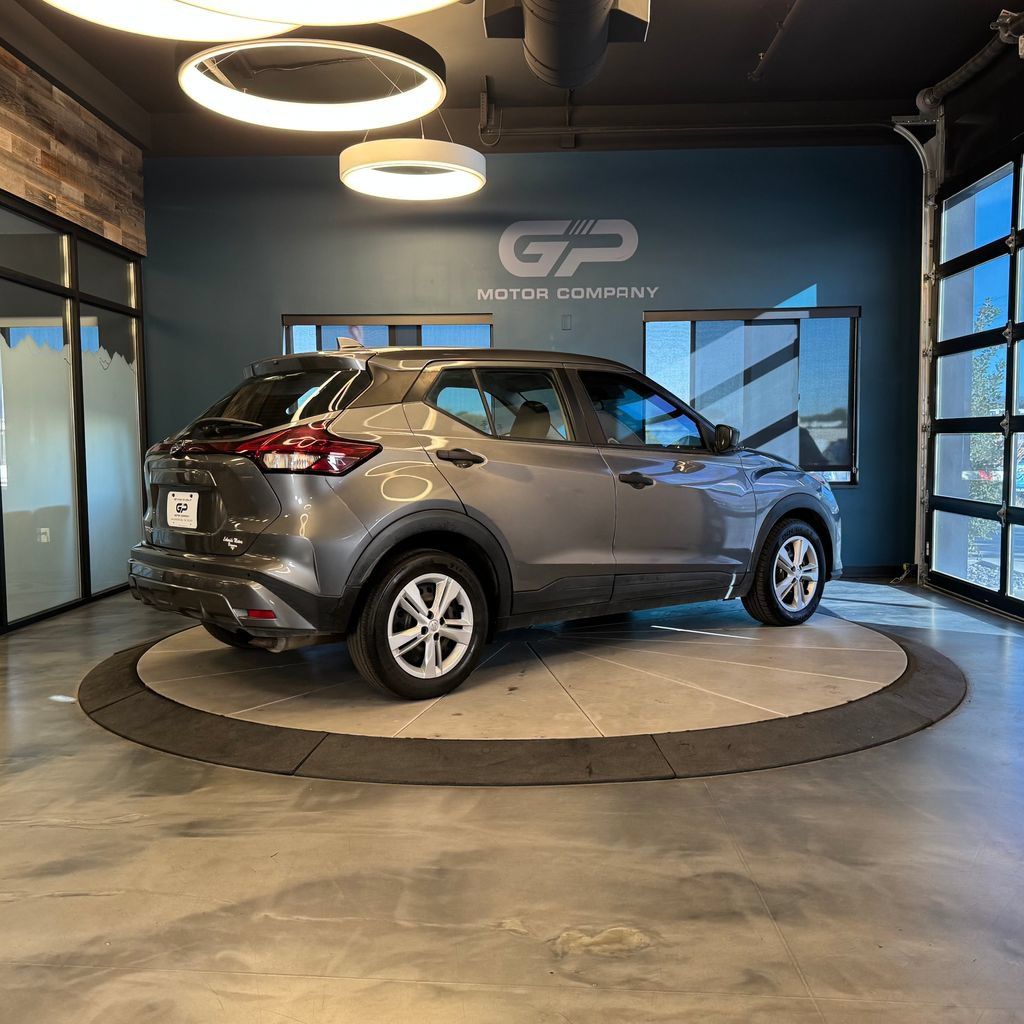 Used 2021 Nissan Kicks S FWD image 3