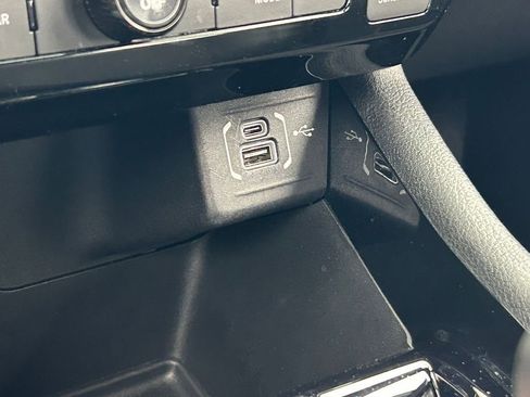 Used 2022 Jeep Compass Latitude FWD image 27