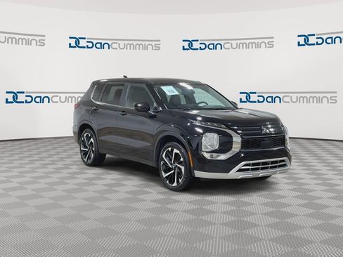 Used 2024 Mitsubishi Outlander SE FWD image 2