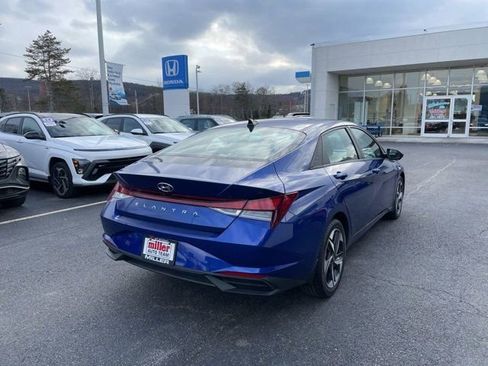 Used 2023 Hyundai Elantra SEL w/ Convenience Package FWD image 3