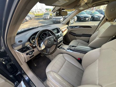 Used 2015 Mercedes-Benz GL 450 4MATIC image 24