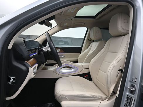 Used 2022 Mercedes-Benz GLS 450 4MATIC image 10