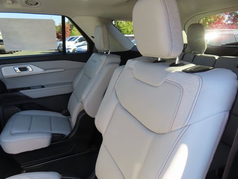 New 2026 Ford Explorer Active w/ Active Comfort Package image 16