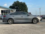 Used 2018 Hyundai Sonata SE image 2