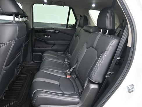 Certified 2025 Honda Pilot Touring image 12