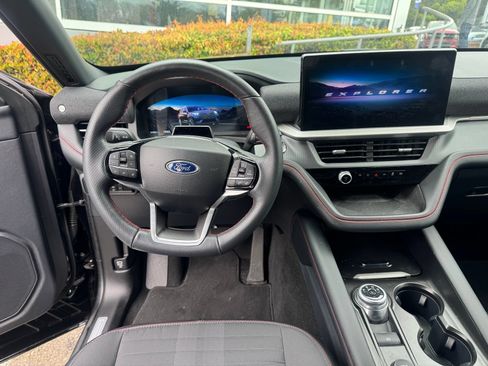 Used 2025 Ford Explorer ST-Line AWD/4WD image 11