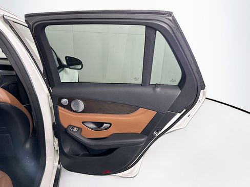 Used 2019 Mercedes-Benz GLC 350e 4MATIC image 29