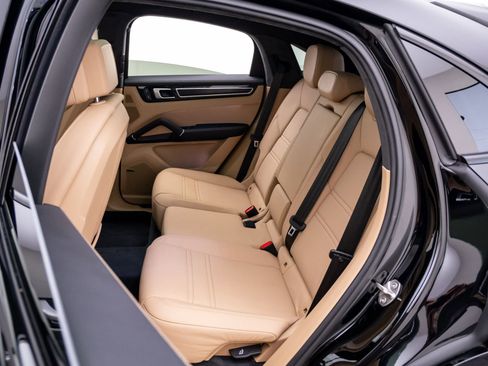 Certified 2023 Porsche Cayenne GTS AWD/4WD image 17