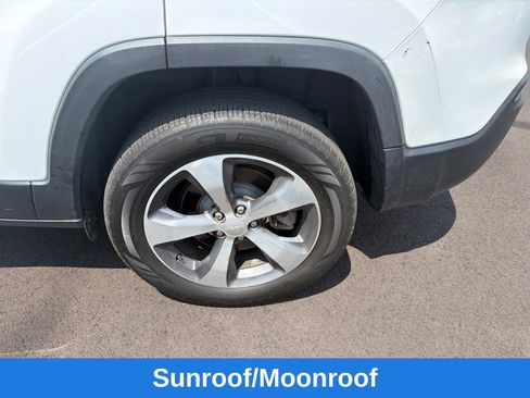 Used 2019 Jeep Cherokee Limited AWD/4WD image 13