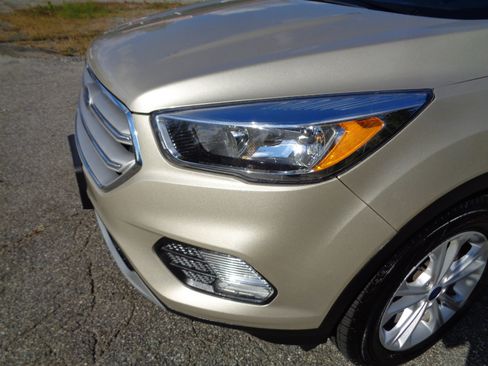 Used 2018 Ford Escape SE w/ Ford Safe & Smart Package image 10