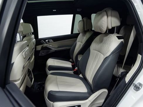 Certified 2025 BMW X7 M60i AWD/4WD image 23