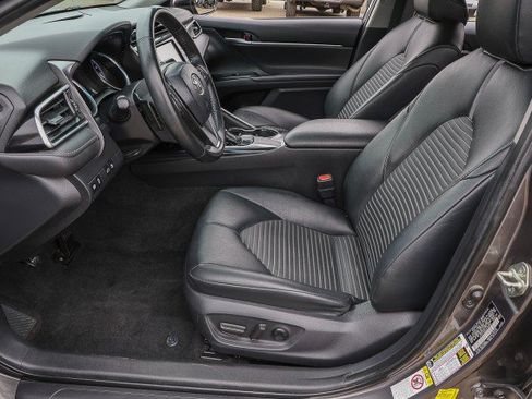 Used 2018 Toyota Camry SE FWD image 9