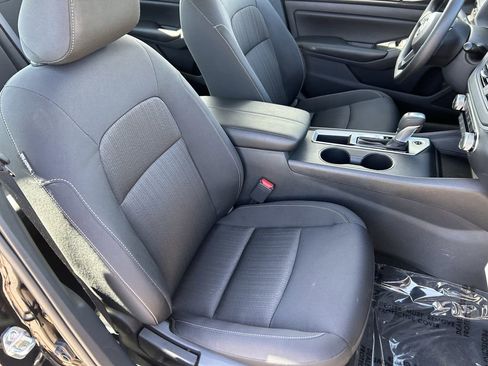 Used 2025 Nissan Altima 2.5 S image 10