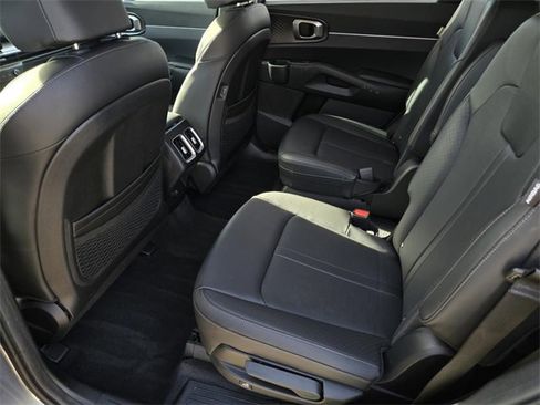 Certified 2025 Kia Sorento EX image 12