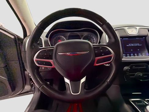 Used 2019 Chrysler 300 Limited RWD image 10