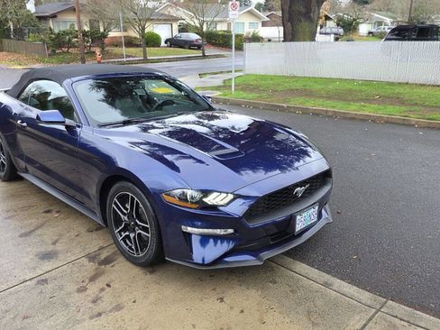 Used 2018 Ford Mustang Premium image 3