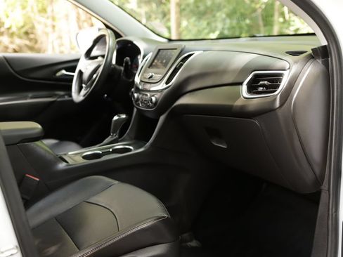 Used 2021 Chevrolet Equinox LT FWD image 29