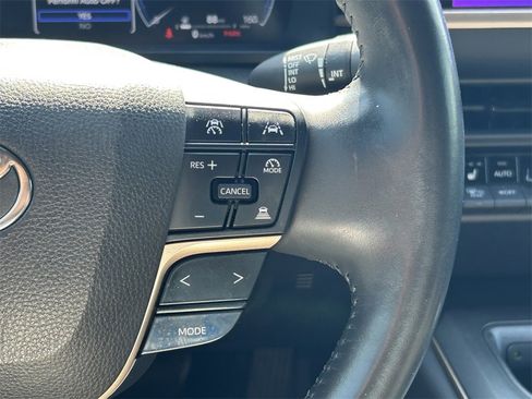 Used 2023 Toyota Crown Limited image 35