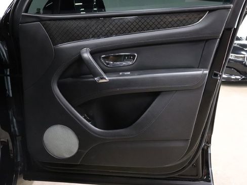 Used 2020 Bentley Bentayga Design Series AWD/4WD image 27