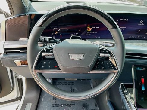 Used 2025 Cadillac Escalade IQ Luxury 2 w/ LPO, Premium Carpet Package AWD/4WD image 17