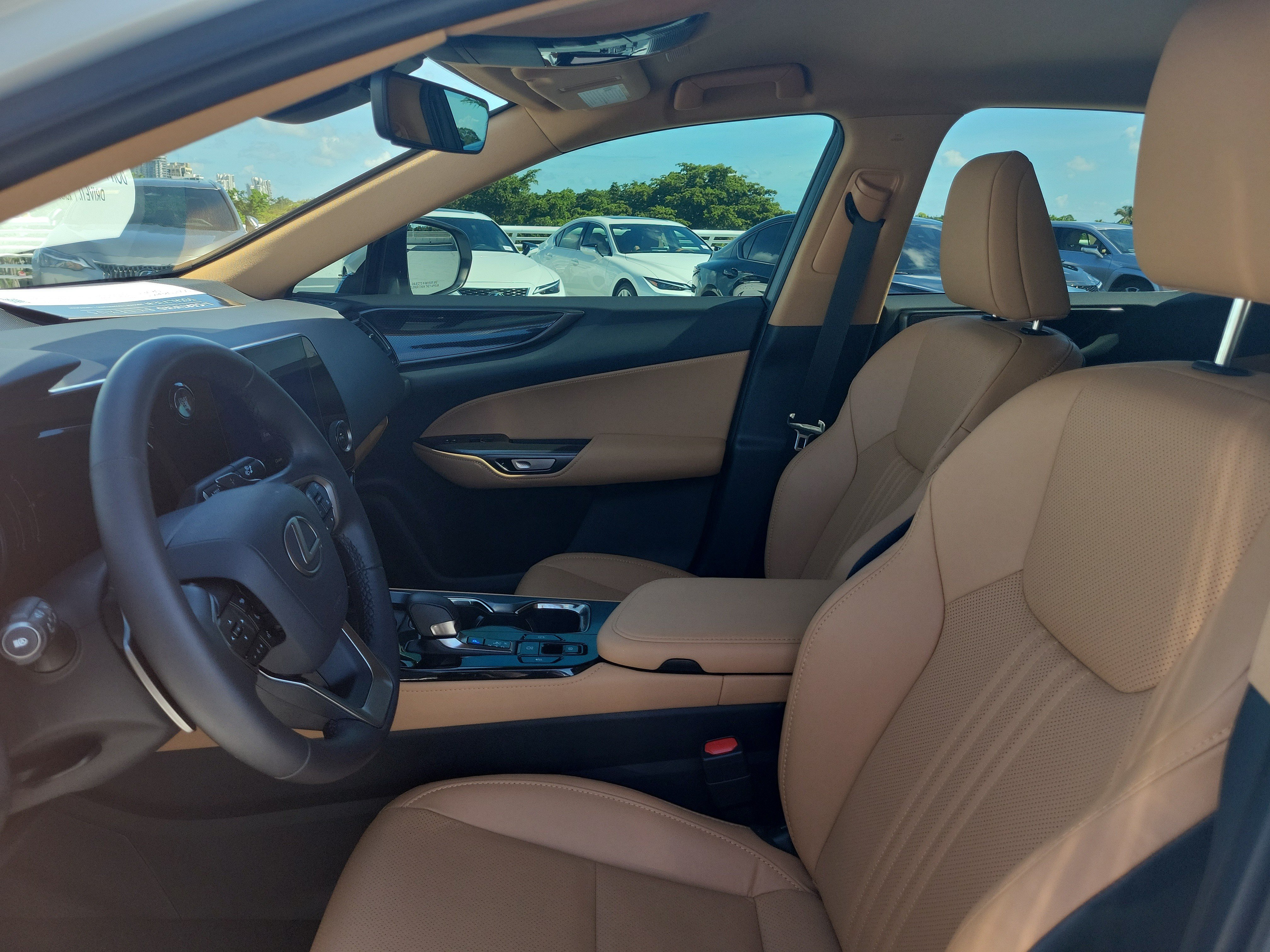 Used 2025 Lexus NX 250 FWD w/ Accessory Package (Z2) image 21