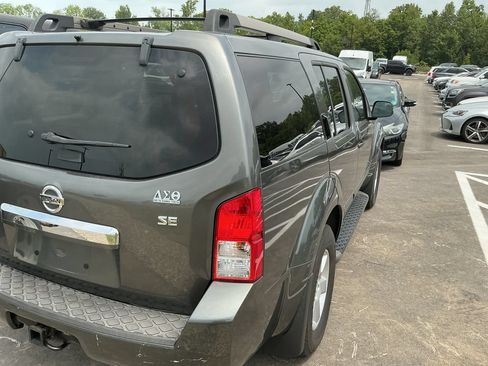 Used 2008 Nissan Pathfinder SE w/ Premium Pkg AWD/4WD image 3