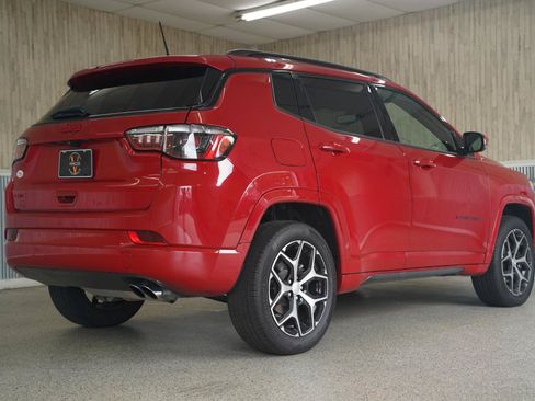 Used 2022 Jeep Compass Limited AWD/4WD image 10