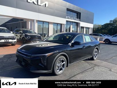 New 2025 Kia K4 LXS