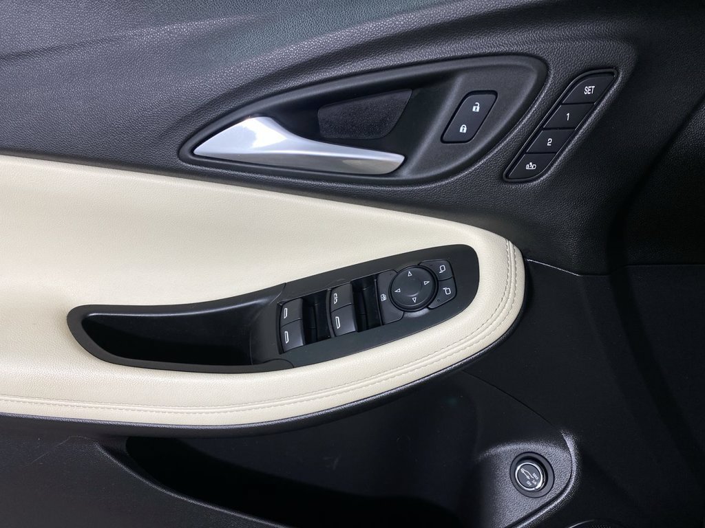 Certified 2023 Buick Encore GX Essence w/ Experience Buick Package FWD image 13