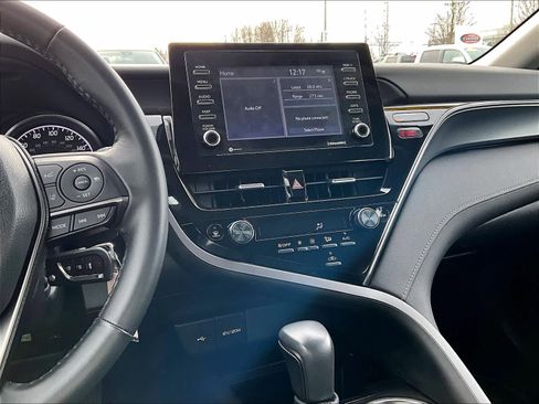 Used 2024 Toyota Camry SE image 18