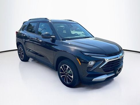 Used 2024 Chevrolet TrailBlazer LT w/ Convenience Package AWD/4WD image 3