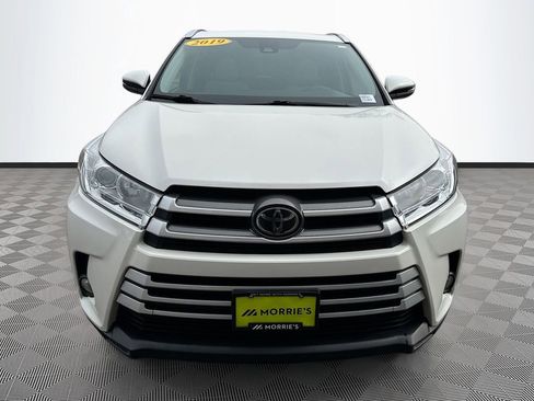 Used 2019 Toyota Highlander XLE image 2