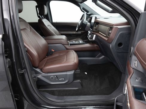 Used 2022 Ford Expedition Max Limited image 17