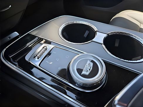 New 2024 Cadillac Lyriq Luxury image 28