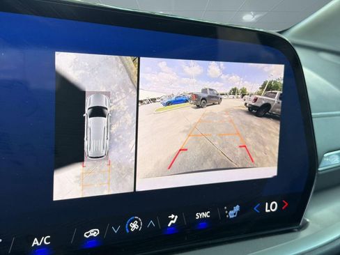 Certified 2024 Chevrolet Traverse LT FWD image 24